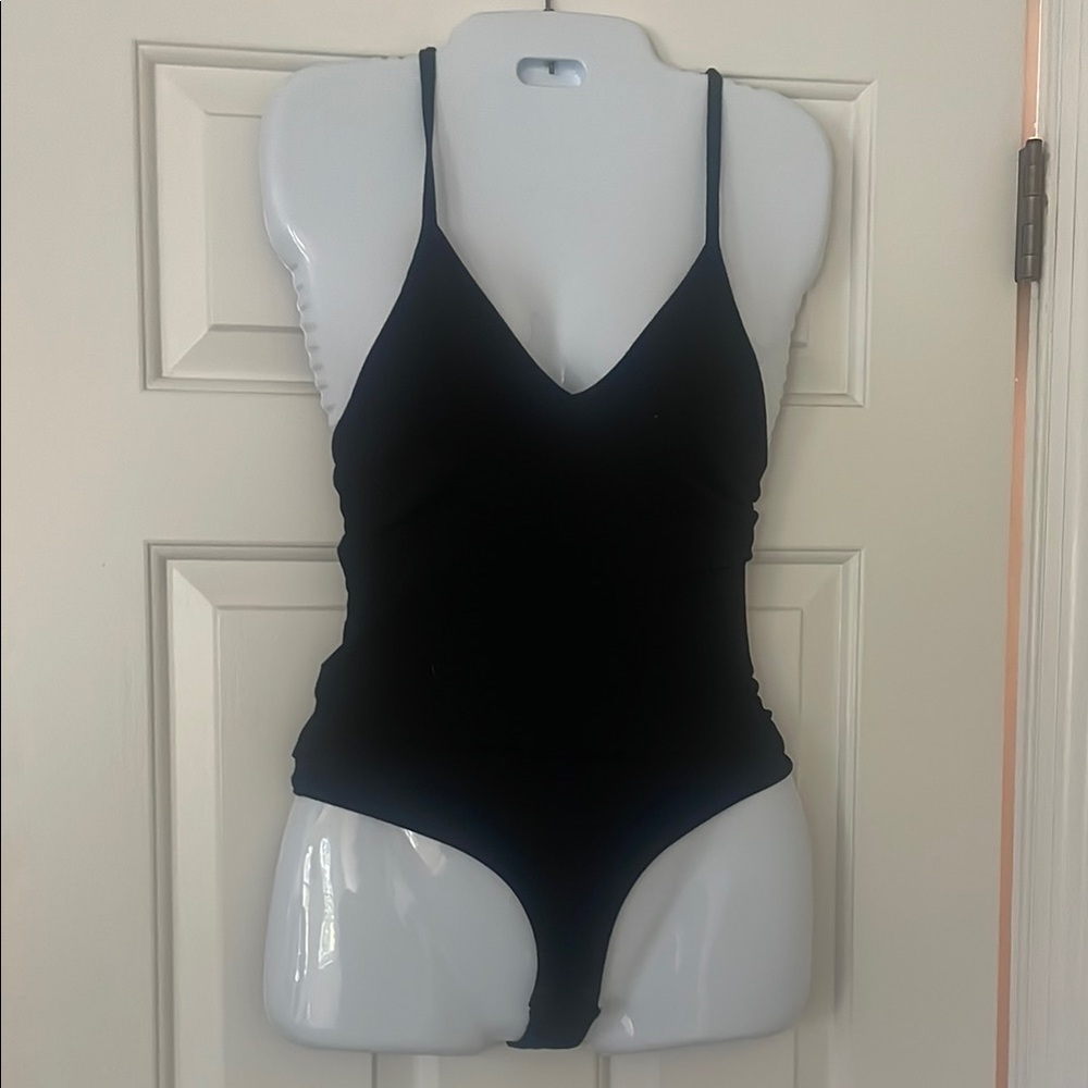 🩷 3/$18 strappy cross back Criss cross Black Women's Bodysuit